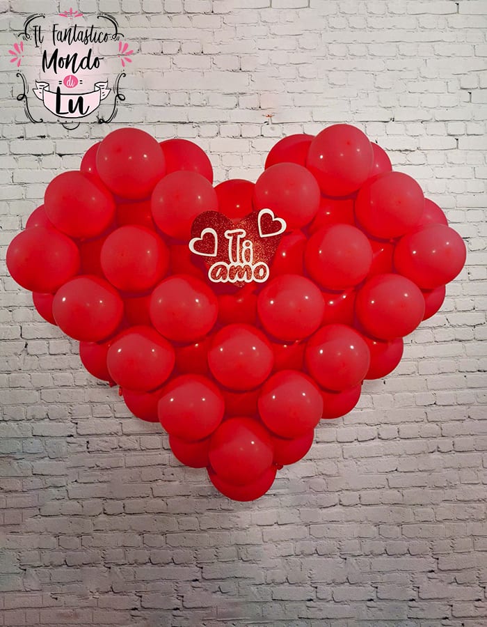 cuore con i palloncini con scritta Ti amo per san valentino